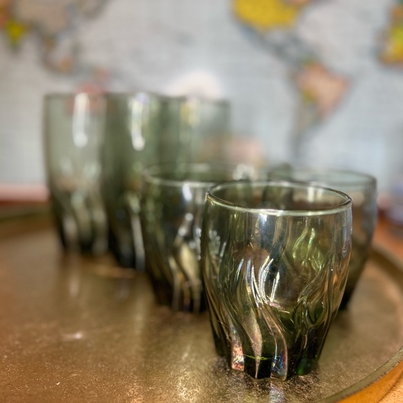 Set of  8 anchor hocking green swirl glasses - Picture 4 of 5